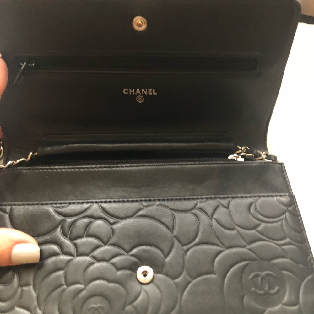 Chanel Camelia WOC - Picture 4 of 7